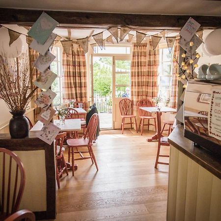 Swan House Tea Room And Bed & Breakfast Lydney Exterior foto