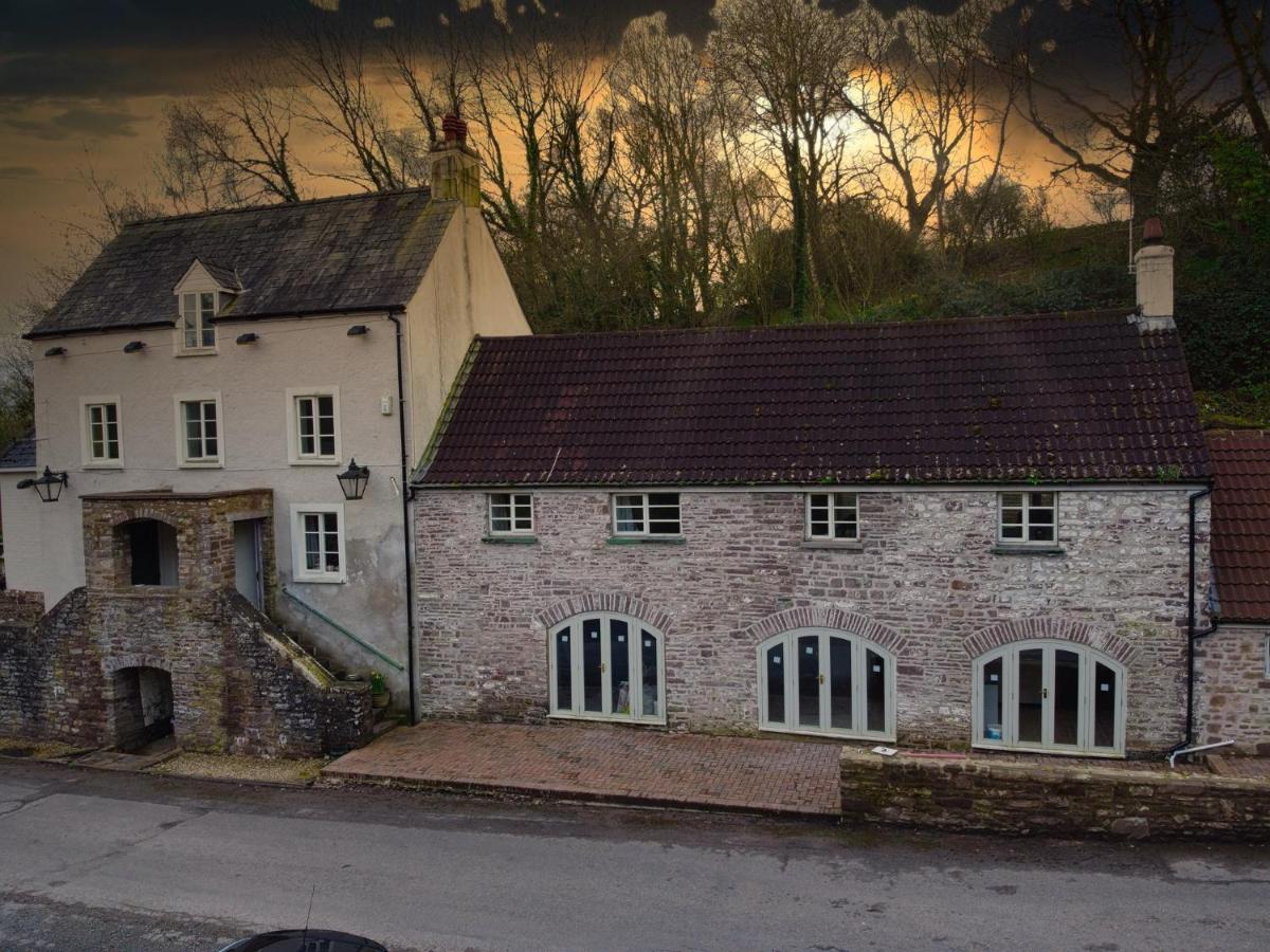 Swan House Tea Room And Bed & Breakfast Lydney Exterior foto